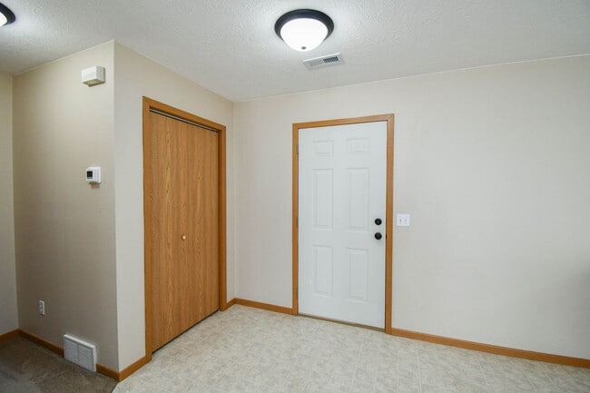 Building Photo - 1420 E Redwood Blvd