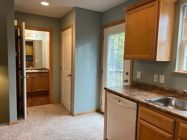 Building Photo - 5558 Kenton Ln