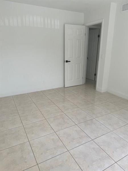Building Photo - 380 Racquet Club Rd