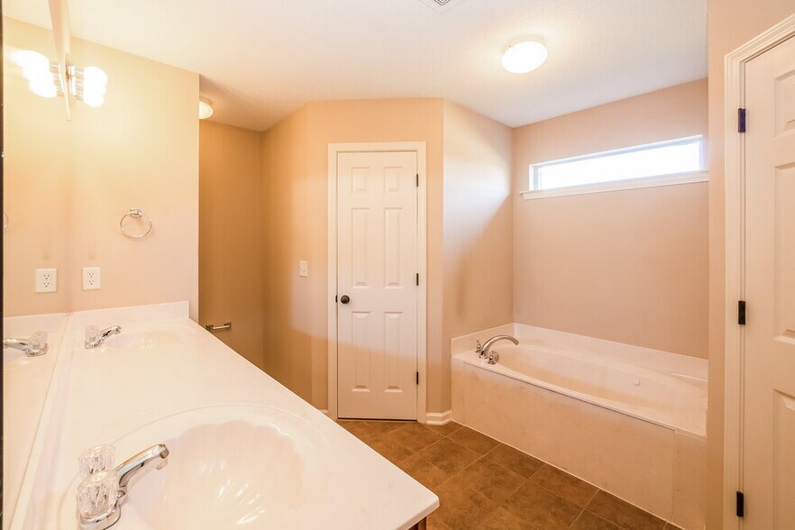 Building Photo - 11660 Dempsey Dr