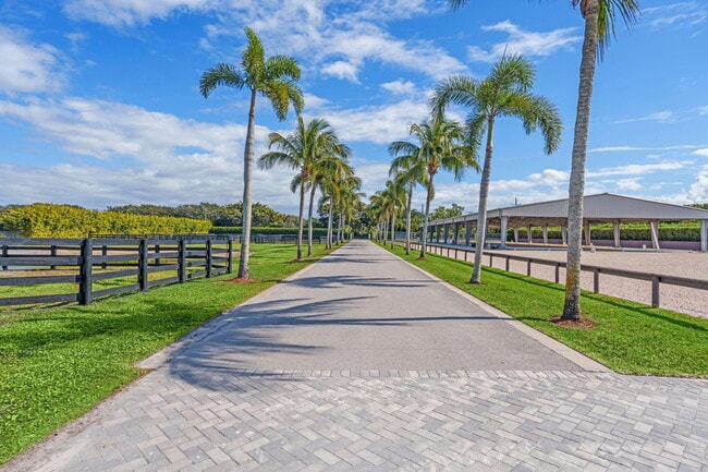 Building Photo - 13155 Southfields Rd