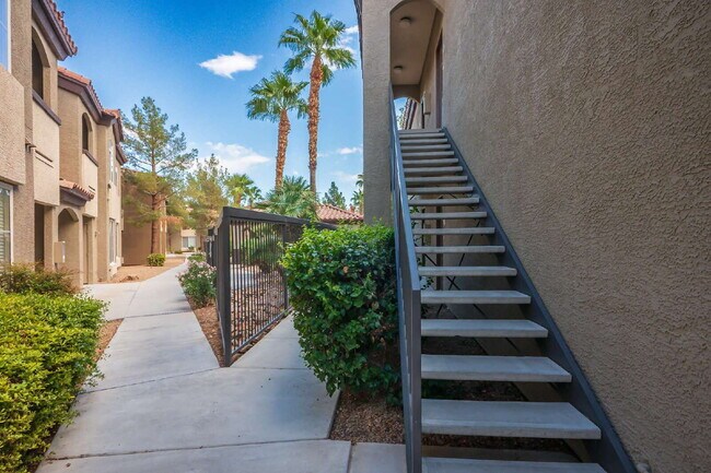 Building Photo - "Chic 1-Bedroom Oasis in Prime Las Vegas Location – 813 Sq. Ft. of Comfort!"