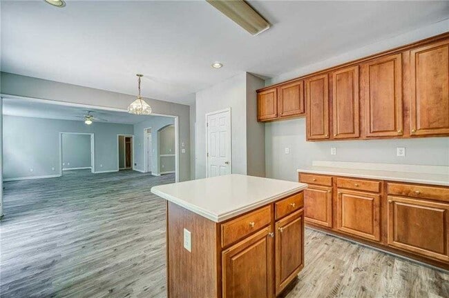 Building Photo - 716 Parkside Dr