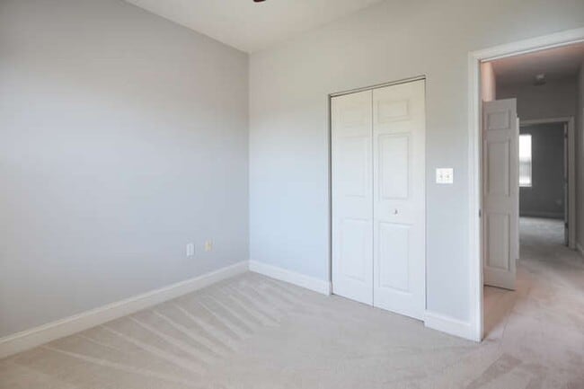 Building Photo - Updated Townhouse