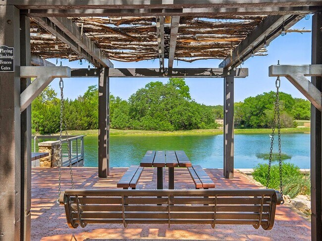 Building Photo - 600 Saturnia Dr