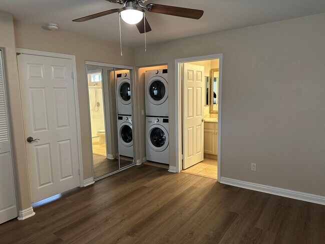 Building Photo - Renovated 2 Bed, 2 Bath Condominium in Gated Community