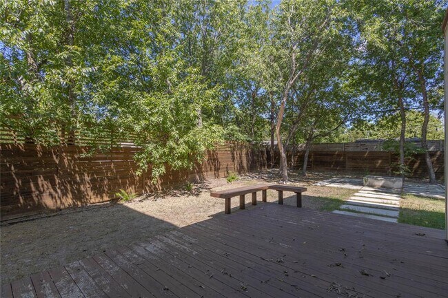 Building Photo - 1702 Forest Hill Dr