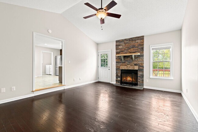 Building Photo - Beautiful Ranch Home with Large Fenced in Yard - Willow Spring - Available July 1st!