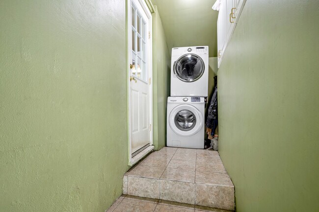 Washer/Dryer Included inside home - 4839 Lowell Ave