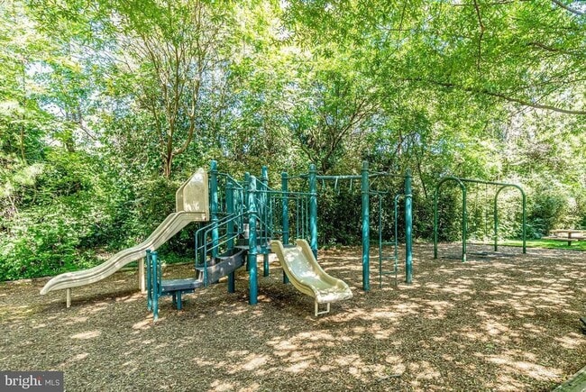Building Photo - 8819 Blue Royale Ln