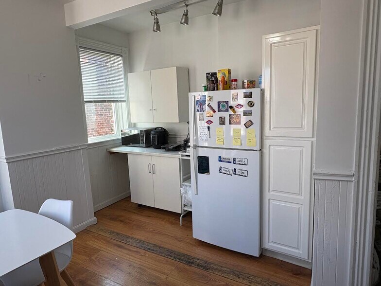 Building Photo - 11 Euston St