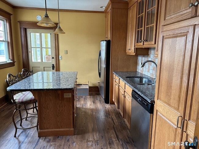 Building Photo - 184 S Main St