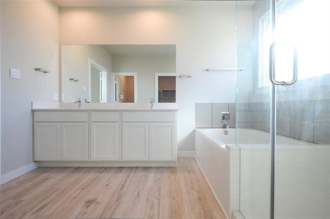 Building Photo - 22827 Castello Lakes Dr