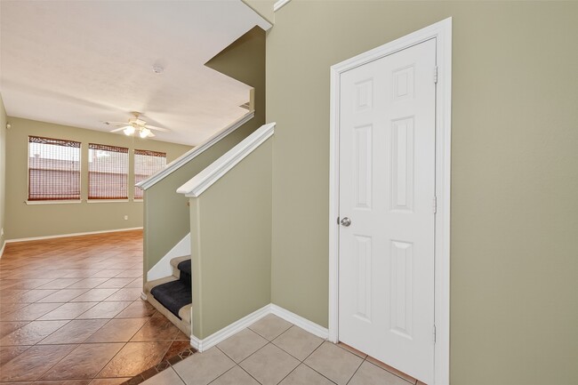 Building Photo - 6127 Morningshire Ln