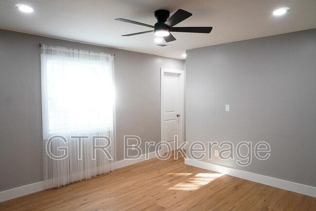 Building Photo - 307 Cheryl Ct