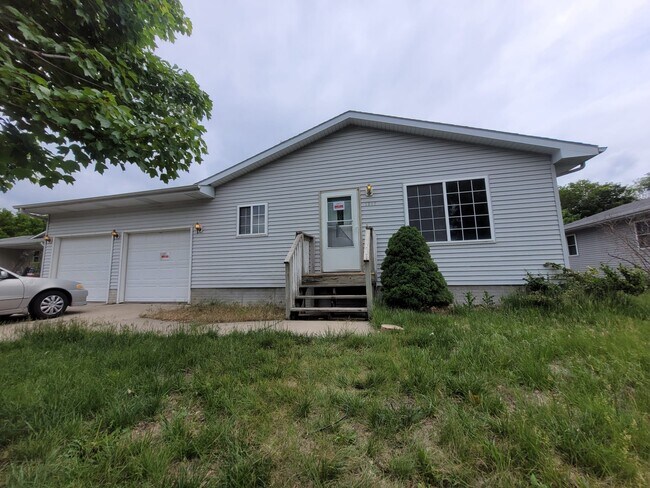Building Photo - 1217 Warren Ln