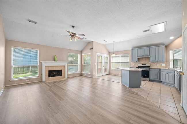 Building Photo - 11843 Leaf Oak Dr