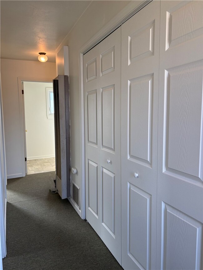 Building Photo - 122 W High St