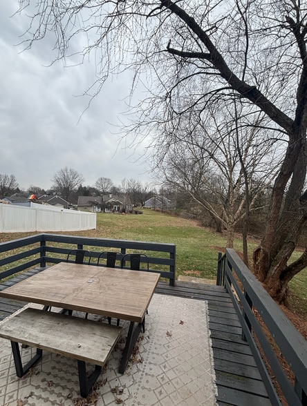 Building Photo - 2009 Quail Hollow Dr