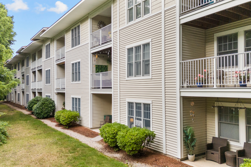 Building Photo - Bay Point Apartments