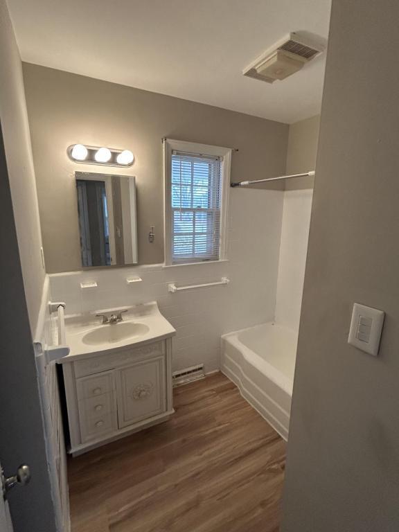 Building Photo - 2112 Villa Dr