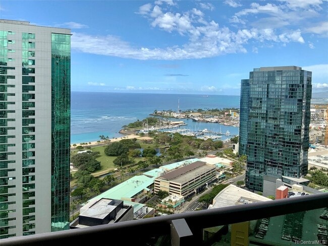 Building Photo - Koolani 4008