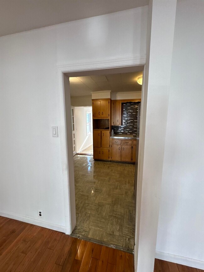 Building Photo - 98 W 27th St