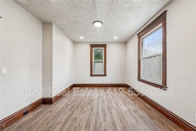 Building Photo - 518 10th St