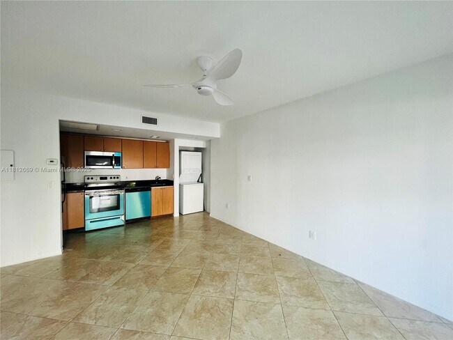 Building Photo - 946 Bay Dr