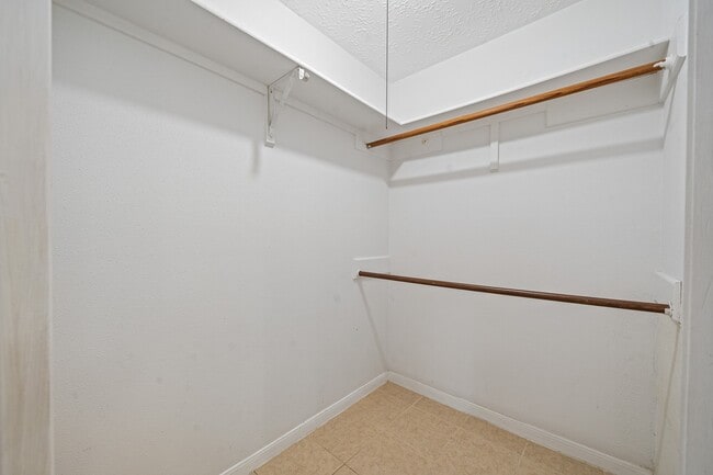 Building Photo - 18123 Lake Bend Dr