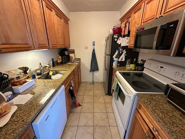 Building Photo - 566 Commonwealth Ave