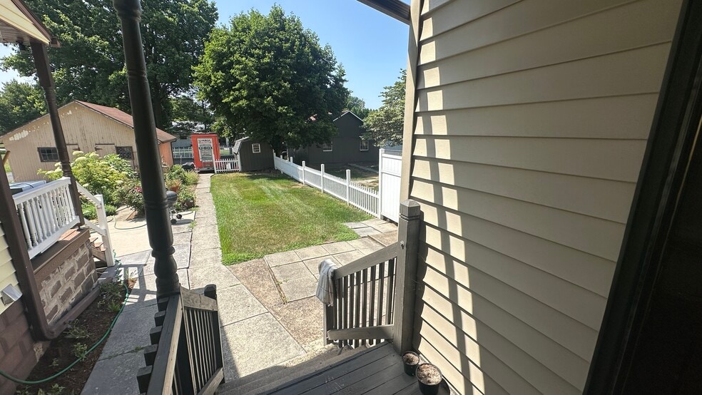 Building Photo - 204 W Carpenter Ave