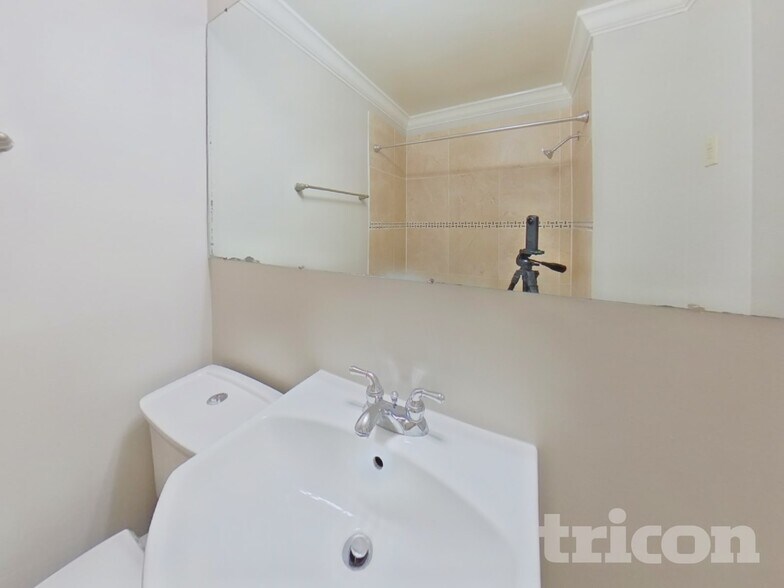 Building Photo - 2406 Decottes Ave