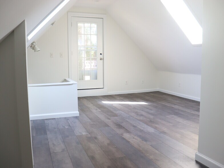 Building Photo - 20 Olcott Ave