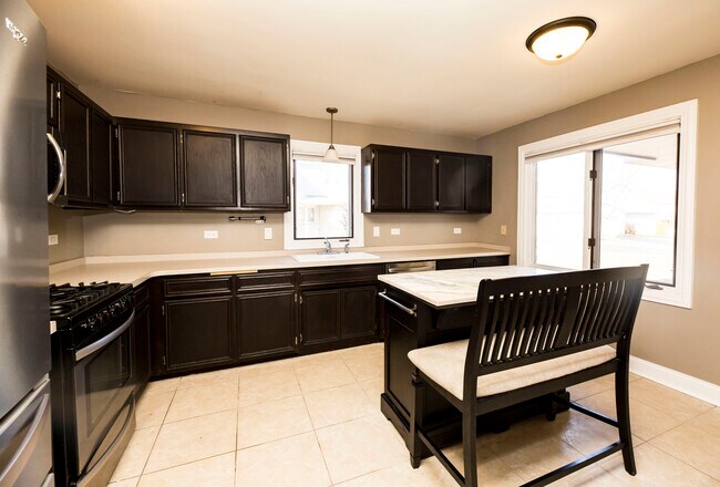 Building Photo - 8444 Dunmore Dr