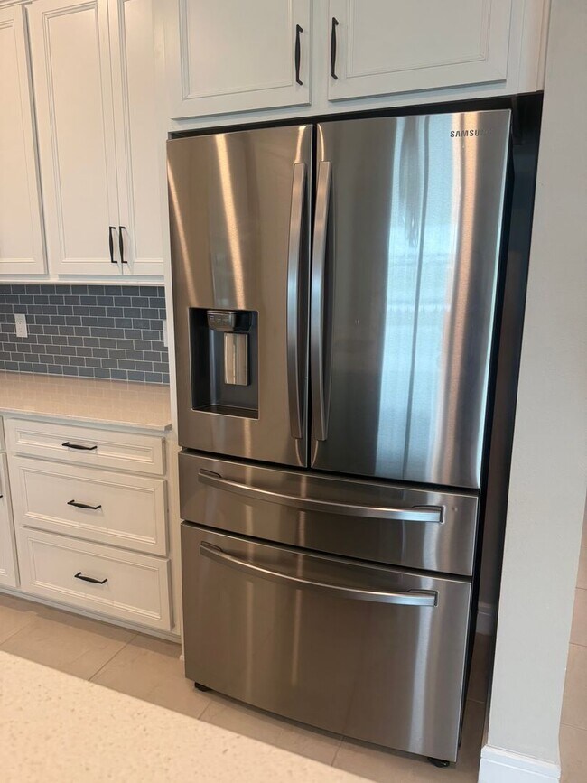 Building Photo - Lakeview Living with Bonus Flex Space & Resort-Style Amenities