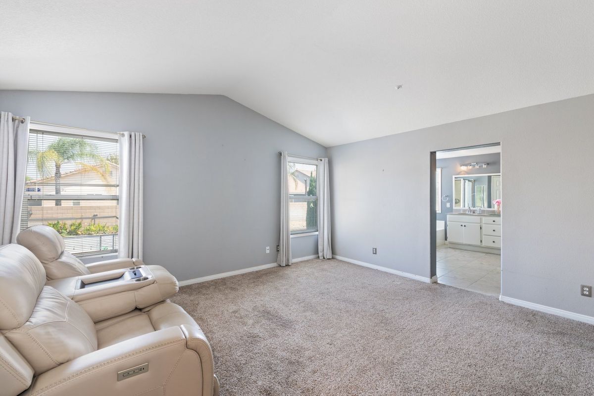 Building Photo - 15736 Home Ct