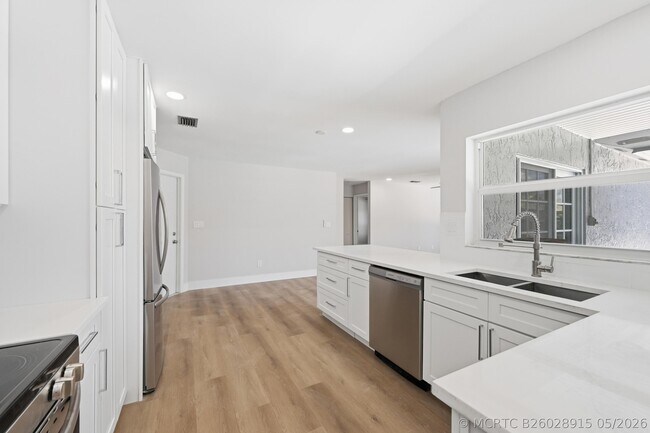 Building Photo - 11991 SW 51st Ct