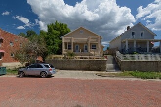 Building Photo - Charming partially furnished 1 bedroom Duplex Apartment