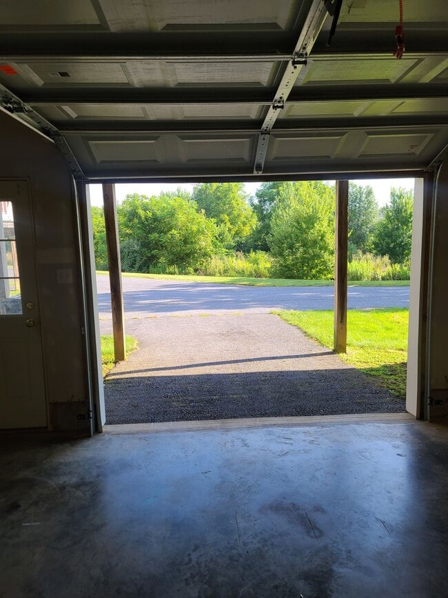 Building Photo - 3 Bedroom 2 1/2 bath Townhome for Rent in Waynesboro