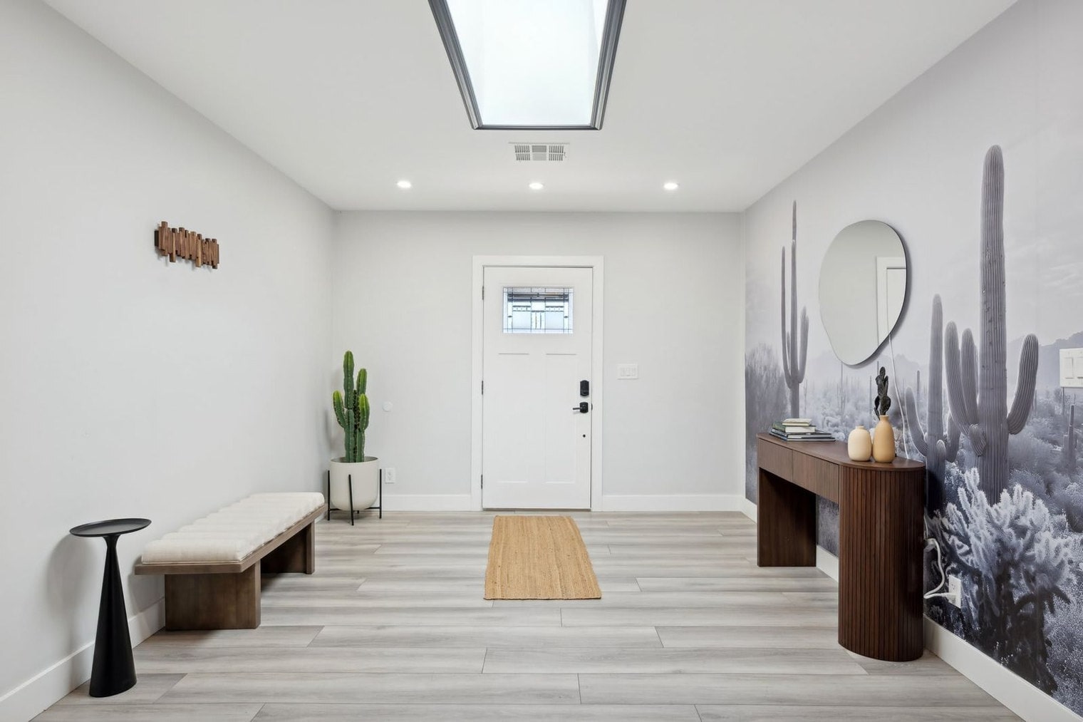 Building Photo - 636 E 6th Pl