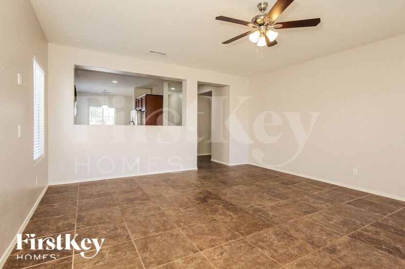 Building Photo - 390 E Yellow Wood Ave