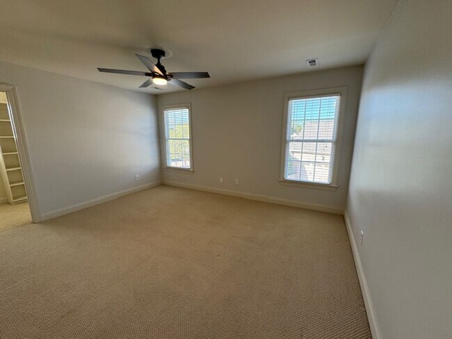 Building Photo - Eagle Ridge Golf Club!