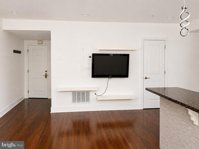 Building Photo - 1352 Longfellow St NW