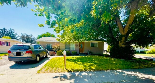 Primary Photo - 2682 Southview Plz