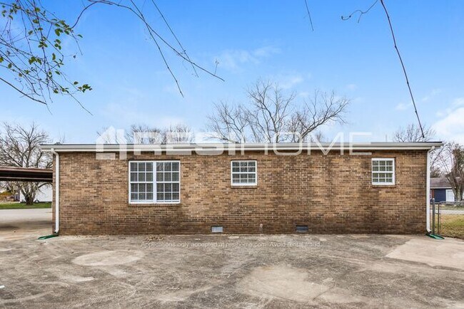 Building Photo - 2203 Norman Ave