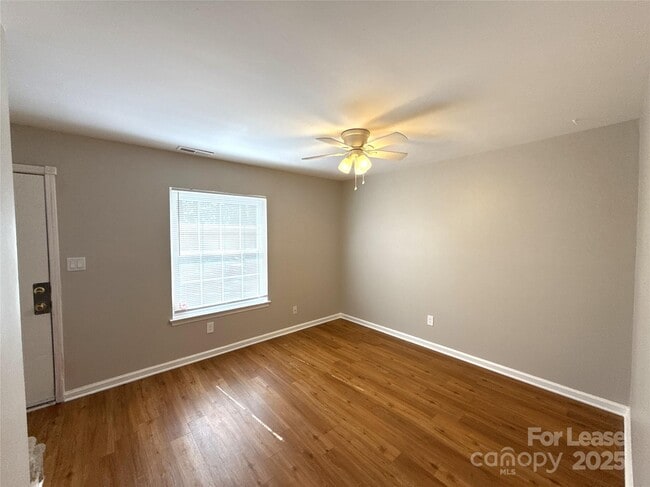 Building Photo - 409 Hawley Ave