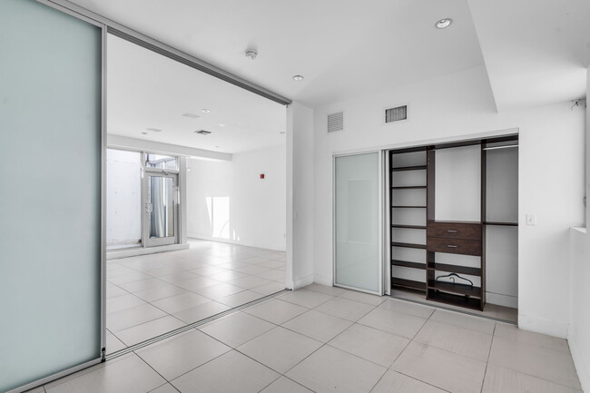 Building Photo - 229 8th St