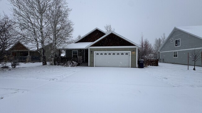 Building Photo - 3003 Oliver St