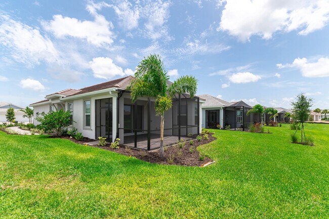 Building Photo - Stunning 2 Bed/2 Bath Home in Esplanade wi...